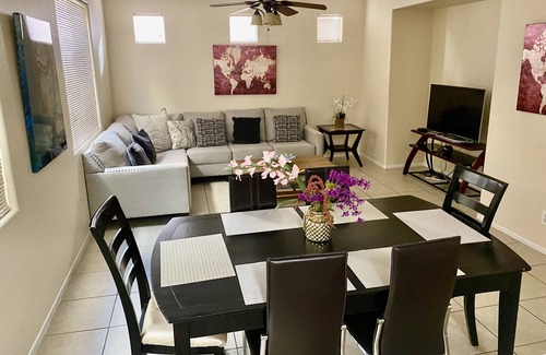Rhodes Ranch House | 3 bedroom (queen size beds), 2.5 bathroom with easy highway access to all your favorite places!