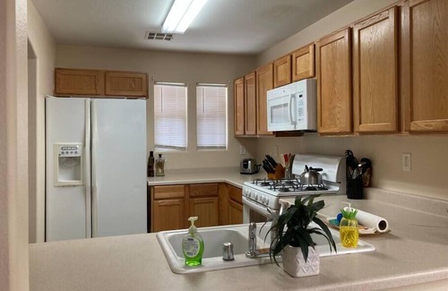 Rhodes Ranch House | 3 bedroom (queen size beds), 2.5 bathroom with easy highway access to all your favorite places!