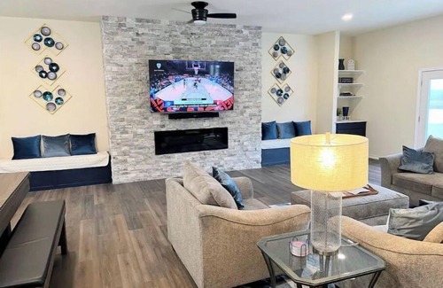 Rogers House | 3 Bedroom Ranch-house with a Private Lake. Swim/Fish/Kayak