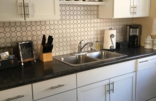 Waterloo House | 3 Bedroom Renovated Retreat!