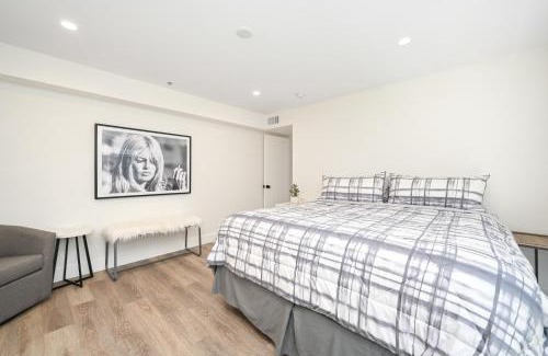 Balboa Island House | 3 Bedroom Renovated Condo on Balboa Island