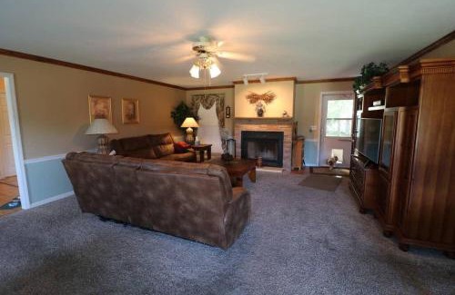 Hendersonville House | 3-Bedroom Retreat with Private Yard