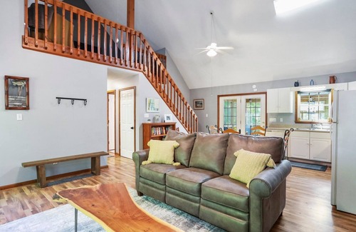 Berkeley Springs House | 3 Bedroom Ridgetop Retreat- Minutes from Town
