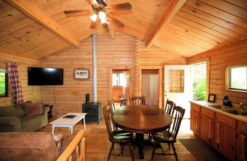 Athelstane Cabin | 3-bedroom Riverfront Cabin close to outdoor adventure