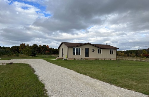 Sturgeon Bay House | 3 Bedroom - Room to park boat! - Close to water & Potawatomi State Park