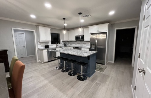Lafayette House | 3 Bedroom Saint Street/Downtown, Quiet, near everything