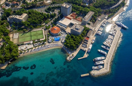 Cove Makarac (Milna) Boat Rental | 3-bedroom Santa Barbara Yacht in charming Podstrana with AC, WiFi , Flat TVn