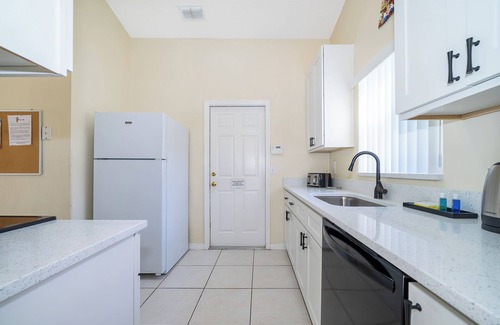 Crescent Lakes House | 3 Bedroom SF Pool Home-WiFi, Games Room, ROKU