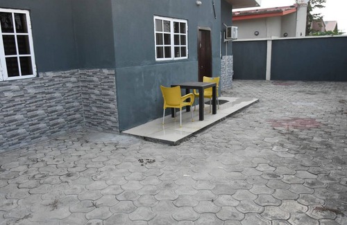 Epetu House | 3 Bedroom Short Let Apartment @ Mayfair Gardens Estate