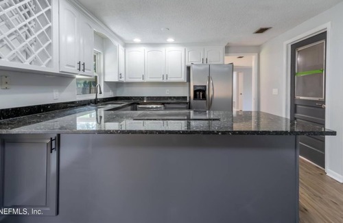 Dolphin's Cove Apartment | 3 Bedroom Single family 417442 by Houzlet