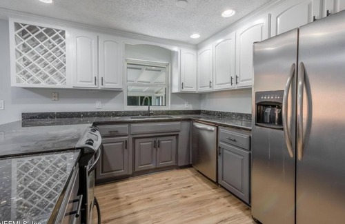 Dolphin's Cove Apartment | 3 Bedroom Single family 417442 by Houzlet