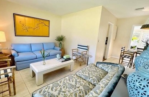 Vero Beach Apartment | 3 Bedroom Single family 431178 by Houzlet