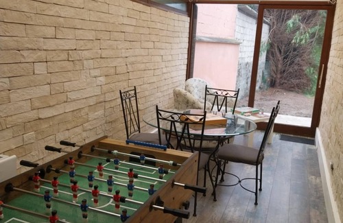 Roye House | 3-bedroom single-storey house with free parking in front of the house