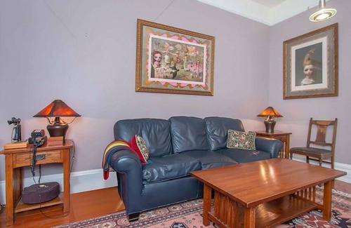 Bernal Heights Apartment | 3 Bedroom Single family L-558340 by Houzlet