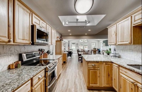 Buda House | 3-bedroom spacious, private house with pool, game room, fitness room, sleeps 8+