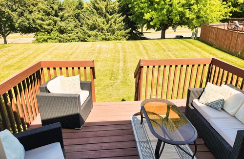 Clive House | 3+ bedroom split level house in the heart of all Clive amenities
