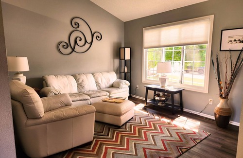 Clive House | 3+ bedroom split level house in the heart of all Clive amenities