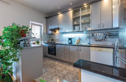 Plano Apartment | 3 bedroom stunning apartment in Plano
