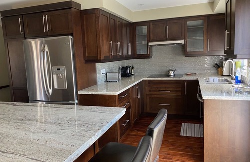 Burlington House | 3-Bedroom Stylish and Spotless House.