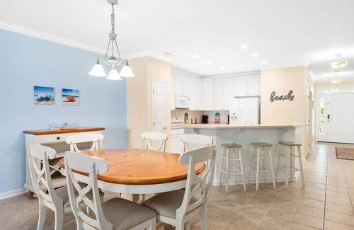 Sunset Island Condo | 3 Bedroom Sunset Island Condo with Outdoor Pool & Private Beach!