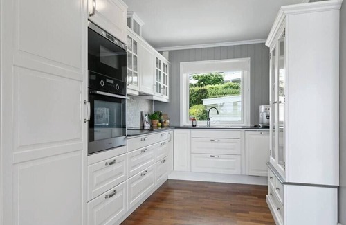 Moss House | 3-bedroom terrace house with incredible sea views