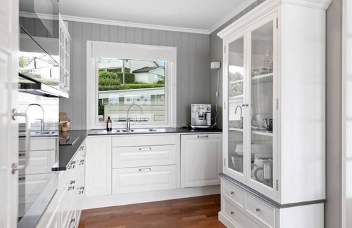 Moss House | 3-bedroom terrace house with incredible sea views