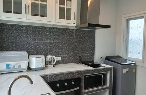 Thep Kasattri House | 3-bedroom house in tranquil Tambon Thep Krasatti with hi-speed WiFi
