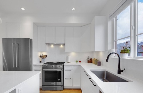Willoughby House | 3 bedroom townhome in Langley. 20 mins to the USA border and beautiful BC lakes!
