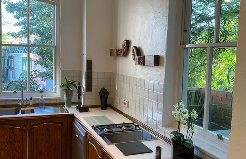 Parsons Green and Walham House | 3 bedroom town house with garden and parking in Chelsea London - SW6