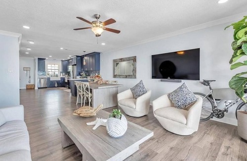 Coquina Key House | 3 Bedroom Townhome 425339 by Houzlet