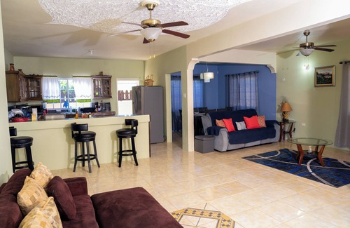 Rhyne Park Village House | 3-bedroom townhome in lovely St.Bran's Burg with WiFi, fitness room