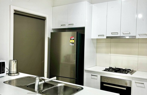 St. Albans House | 3-bedroom townhome in lovely St Albans, close to Melbourne airport with WiFi, AC