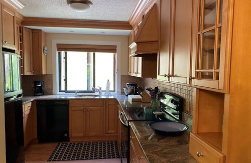 Lincoln House | 3-bedroom townhome across from Loon Mtn in brilliant Lincoln w/Fireplace & WiFi