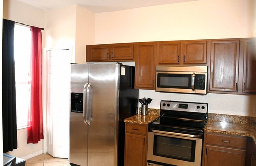 Regal Palms House | 3-bedroom townhome Close to Disney! Complimentary bottle of wine with booking!