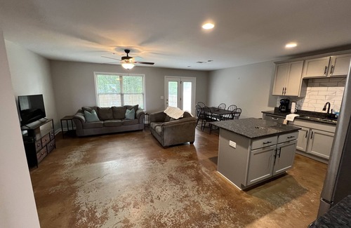 Lebanon House | 3 bedroom townhome close to Nashville!
