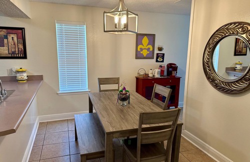 Destrehan House | 3-bedroom townhome Destrehan neighborhood just 10 minutes from NOLA airport.