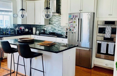 Clarksburg House | 3-bedroom townhome in charming Clarksburg in calm neighborhood.45 mn to DC