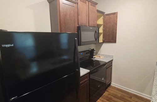 East Point House | 3-bedroom townhome in charming East Point close to airport with WiFi, AC