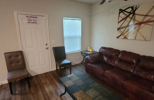 East Point House | 3-bedroom townhome in charming East Point close to airport with WiFi, AC
