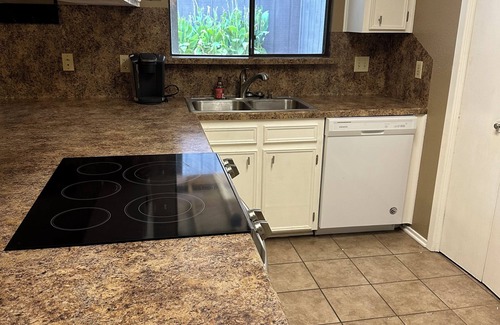 Huntsville House | 3-bedroom townhome in charming Huntsville with AC, WiFi. minutes from SHSU