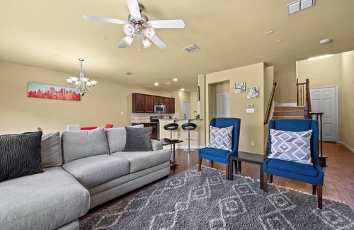 Lewisville House | 3-bedroom townhome in Lewisville