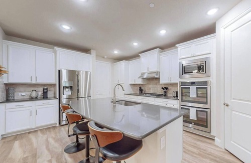 The Colony House | 3-bedroom townhome in The Colony with yard