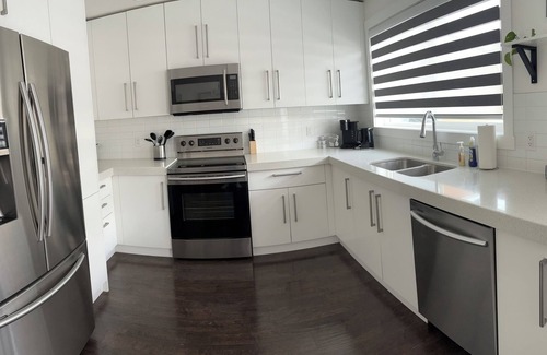Airdrie House | 3-bedroom townhome in charming Airdrie with AC and tankless water heater