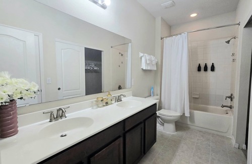 Haines City House | 3-bedroom townhome in tranquil Poinciana with fitness room, AC