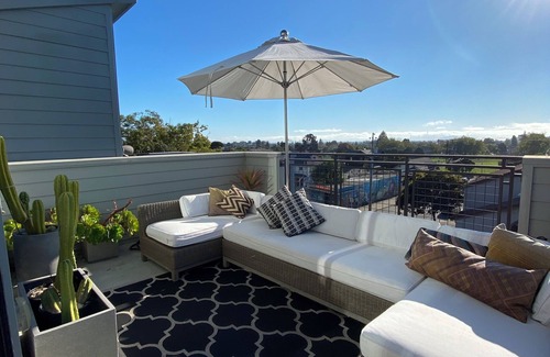 Upper Telegraph House | 3-bedroom townhome in walkable Rockridge close to UC Berkeley and SF.