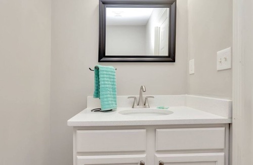 Austell House | 3 Bedroom Townhome L-554131 by Houzlet