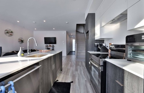Mirabel House | 3 Bedroom Townhouse in Mirabel