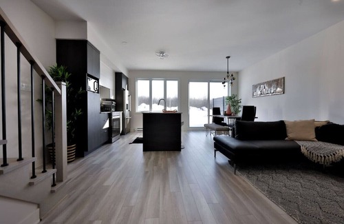 Mirabel House | 3 Bedroom Townhouse in Mirabel