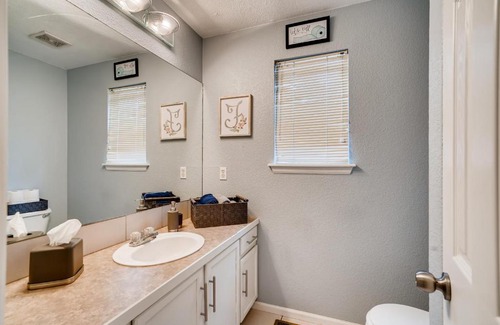 University Hills House | 3 Bedroom Townhouse in Denver Conveniently Located