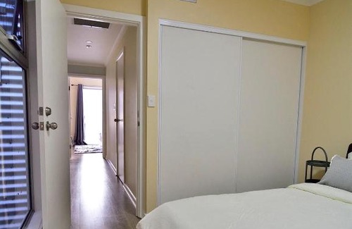 Adelaide Central Business District House | 3-Bedroom Townhouse in Heart of Adelaide with Parking